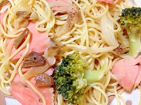 シンプルな美味しさ☆スモークサーモンのパスタ